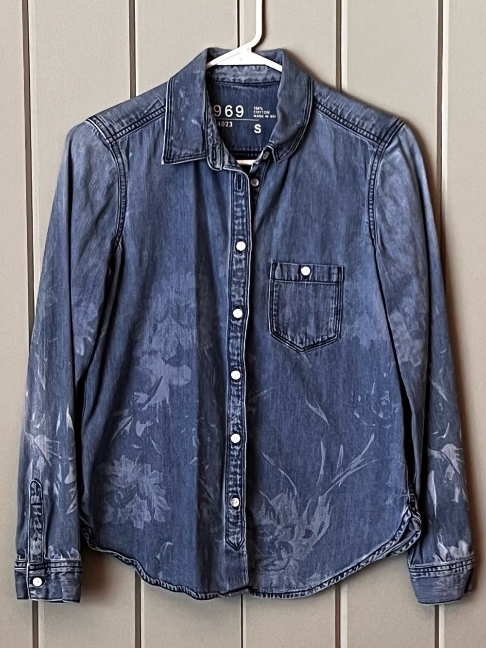 Gap 1969 Size Small Women's Distressed Chambray Long Sleeve Denim Shirt